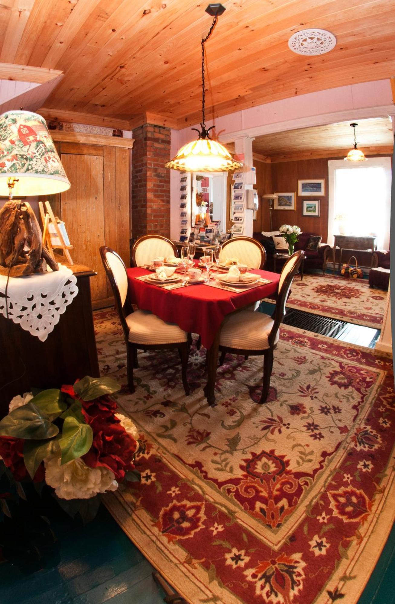 Bed & Breakfast Maison Hovington 4*